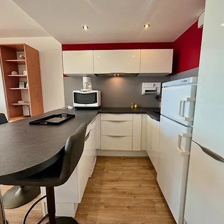Apartment Quiberon: Renove 35m² Avec Balcon, Vue Mer, Parking, Proche Et Thalasso - Fr-1-478-56 *