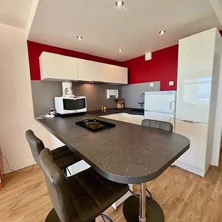 Quiberon: Renove 35m² Avec Balcon, Vue Mer, Parking, Proche Et Thalasso - Fr-1-478-56 *