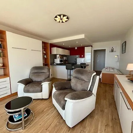 Quiberon: Renove 35m² Avec Balcon, Vue Mer, Parking, Proche Et Thalasso - Fr-1-478-56 Apartment *