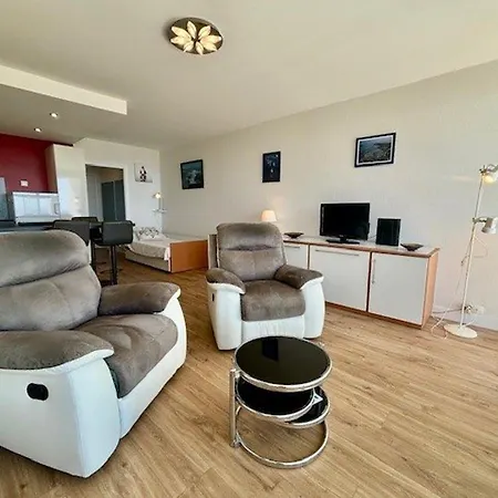 Apartment Quiberon: Renove 35m² Avec Balcon, Vue Mer, Parking, Proche Et Thalasso - Fr-1-478-56